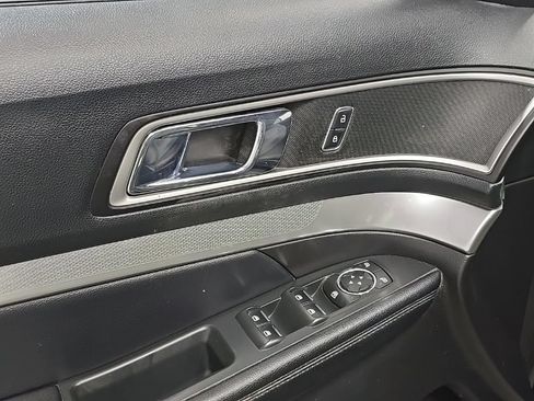 Used 2017 Ford Explorer XLT FWD image 13