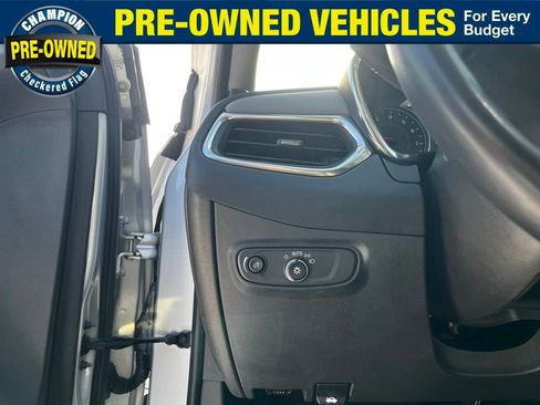 Used 2022 Chevrolet Equinox LT w/ Driver Convenience Package image 18