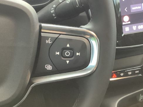 Certified 2026 Volvo XC40 B4 Core FWD image 22