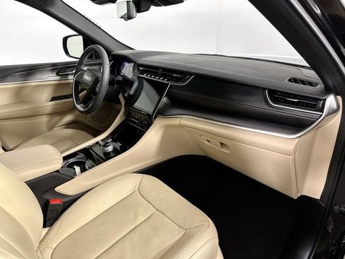 Used 2023 Jeep Grand Cherokee L Limited w/ Luxury Tech Group II AWD/4WD image 32