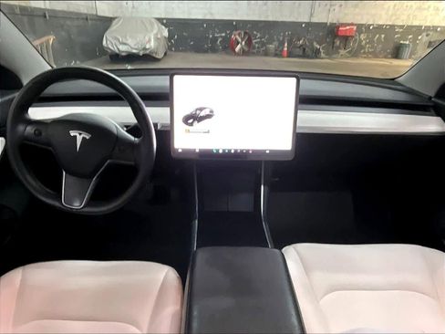 Used 2020 Tesla Model 3 Standard Range image 16