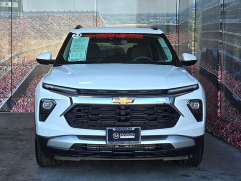 Used 2025 Chevrolet TrailBlazer LT image 3