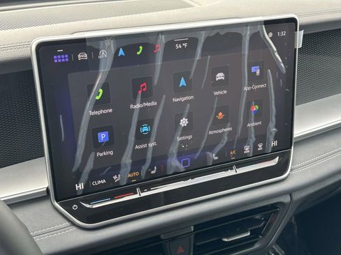 New 2025 Volkswagen Tiguan SE FWD image 18