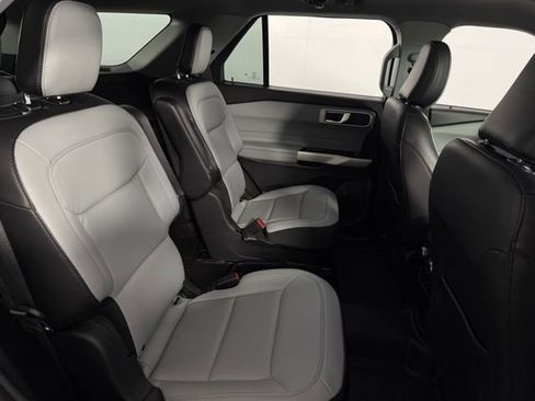 Used 2021 Ford Explorer XLT w/ Equipment Group 202A AWD/4WD image 17