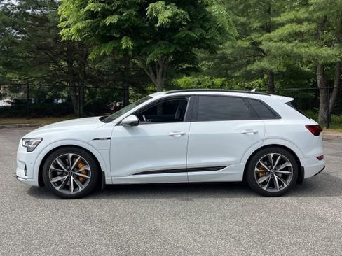Used 2023 Audi e-tron Premium Plus w/ Premium Plus Package AWD/4WD image 10