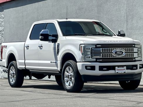 Used 2017 Ford F250 Platinum w/ Platinum Ultimate Package AWD/4WD image 7