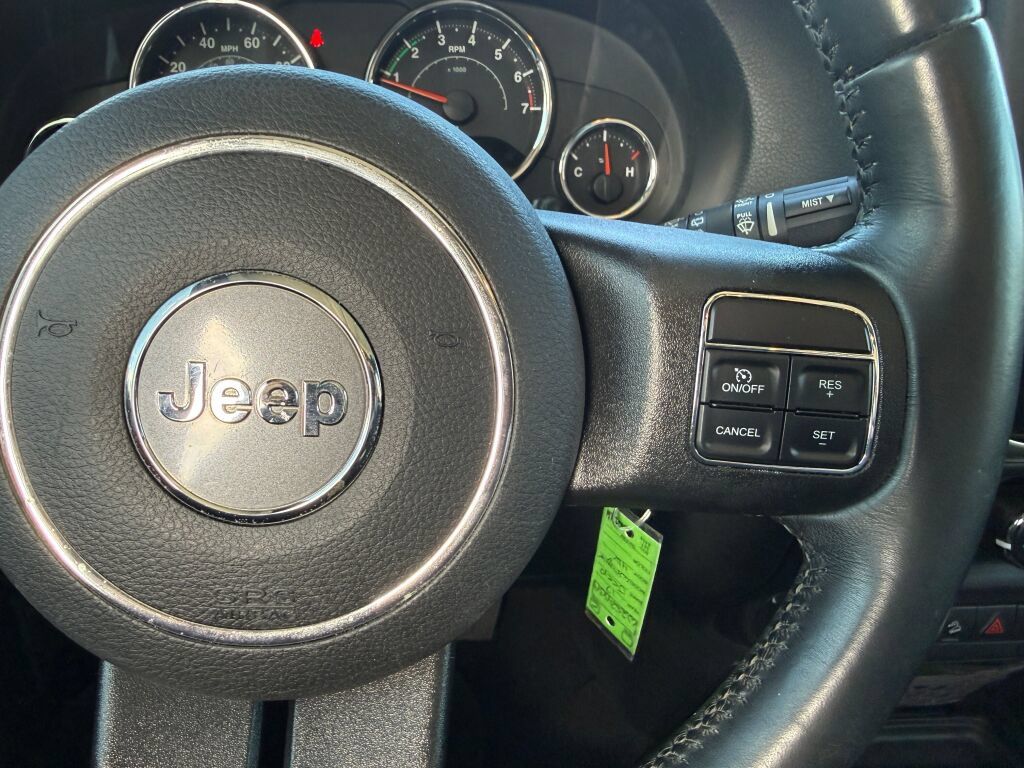 Used 2017 Jeep Wrangler Unlimited Sahara w/ Connectivity Group AWD/4WD image 16