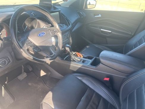 Used 2019 Ford Escape Titanium image 10
