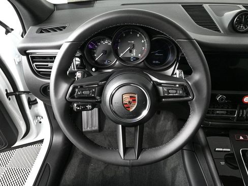 Certified 2026 Porsche Macan AWD/4WD image 9