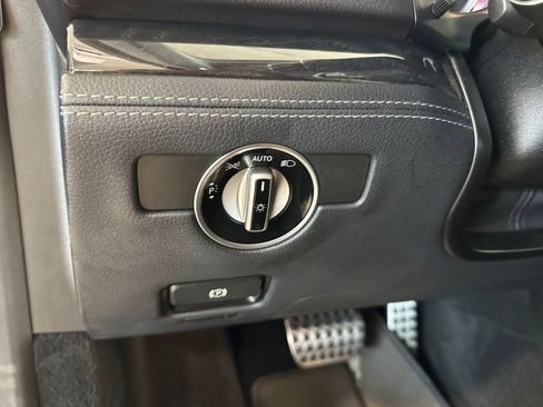 Used 2019 Mercedes-Benz SL 550 image 32