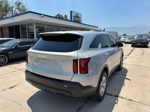 Used 2022 Kia Sorento LX AWD/4WD image 7