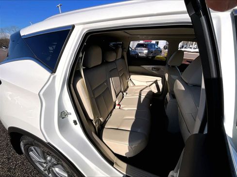 Used 2018 Nissan Murano SL w/ Moonroof Package image 16