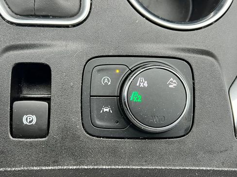 Used 2023 Chevrolet Traverse LT image 33