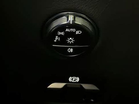 Used 2024 Mercedes-Benz GLC 300 4MATIC image 16