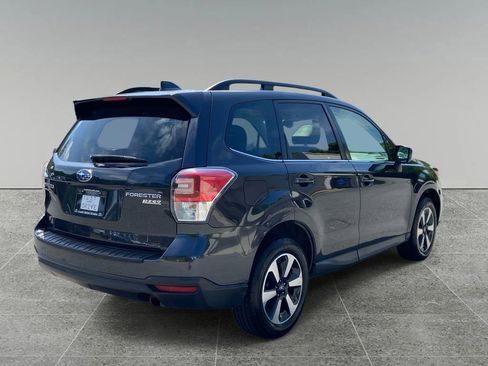 Used 2017 Subaru Forester 2.5i Limited AWD/4WD image 5