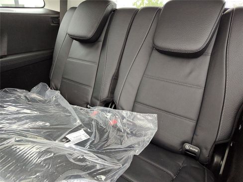 New 2026 Mercedes-Benz GLS 450 4MATIC image 15