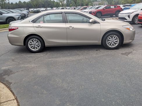 Used 2017 Toyota Camry LE FWD image 10