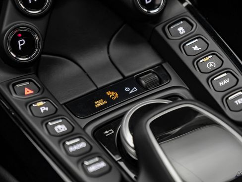 Used 2020 Aston Martin V8 Vantage Coupe RWD image 65