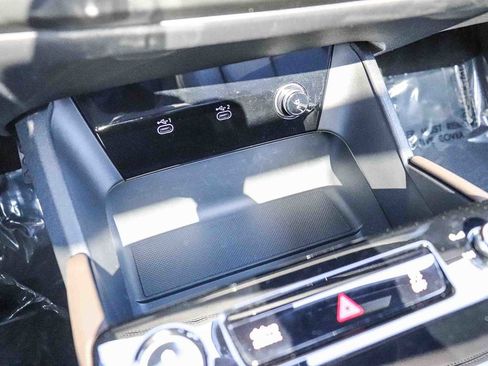 Used 2025 Audi Q6 e-tron Premium Plus w/ Premium Plus AWD/4WD image 23