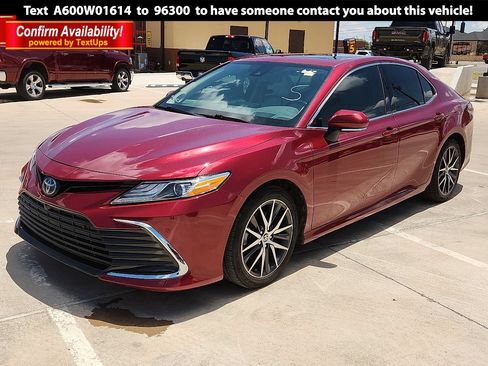 Used 2022 Toyota Camry XLE w/ Navigation Upgrade Package FWD image 1