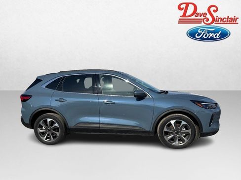 Used 2023 Ford Escape Platinum image 5