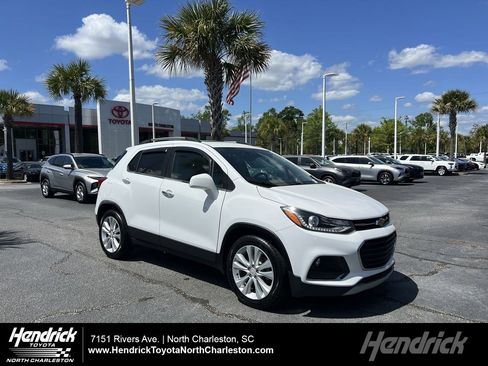 Used 2020 Chevrolet Trax Premier FWD image 1