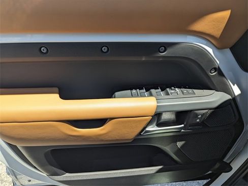 Used 2024 Land Rover Defender 110 X-Dynamic SE image 27