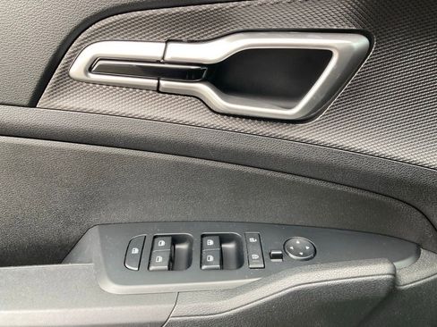 Used 2025 Kia Sportage LX image 12