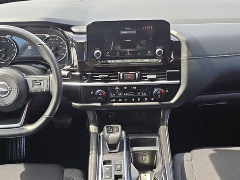 Used 2025 Nissan Pathfinder SV FWD image 28