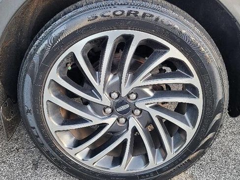 Used 2019 Lincoln Nautilus Reserve image 22