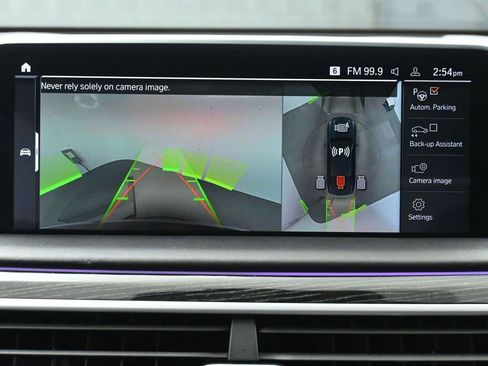 Used 2021 BMW 750i xDrive w/ Executive Package image 32