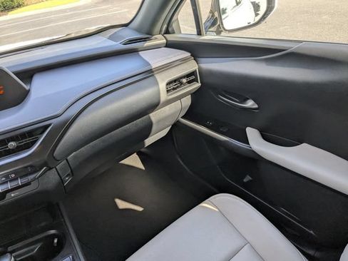 Used 2019 Lexus UX 200 w/ Accessory Package FWD image 18