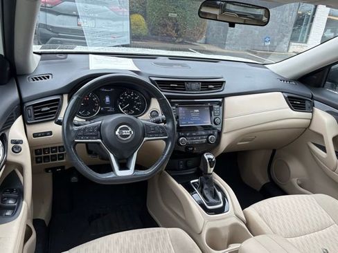 Used 2017 Nissan Rogue SV image 11