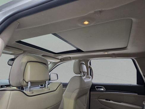 Used 2018 Jeep Grand Cherokee Overland image 19