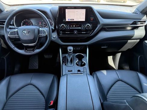 Used 2023 Toyota Highlander XSE image 28