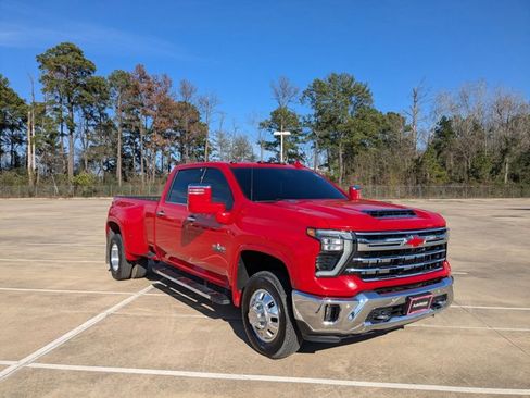 Used 2024 Chevrolet Silverado 3500 LTZ w/ LTZ Texas Edition image 3