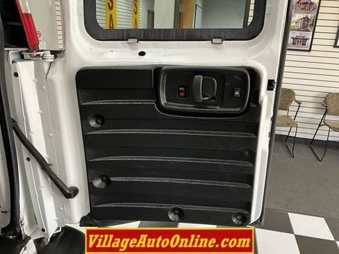 Used 2017 Chevrolet Express 2500 Extended RWD image 22