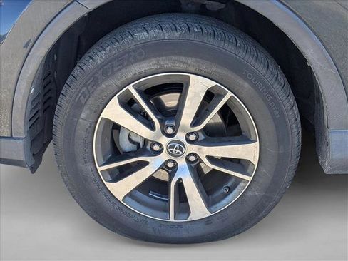 Used 2018 Toyota RAV4 XLE image 10