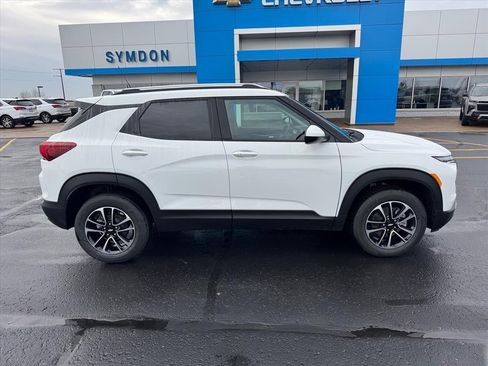 New 2026 Chevrolet TrailBlazer LT w/ Driver Confidence Package image 2