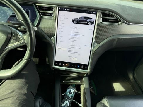 Used 2017 Tesla Model X 75D image 9