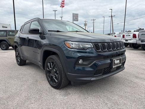 New 2026 Jeep Compass Latitude image 8