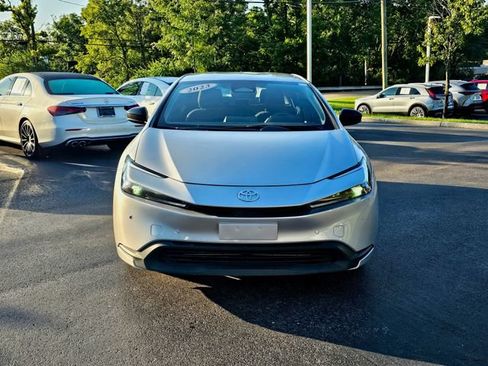 Used 2023 Toyota Prius LE FWD image 3