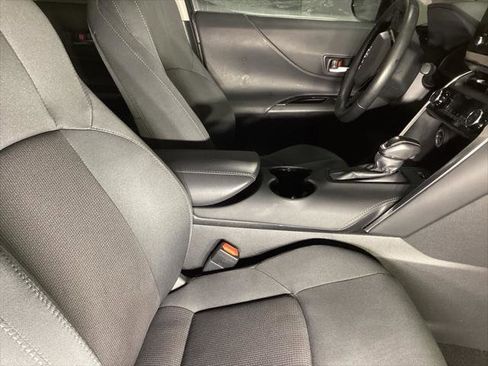 Certified 2024 Toyota Venza LE image 3