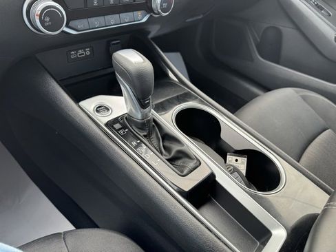 Used 2024 Nissan Altima 2.5 SV image 10