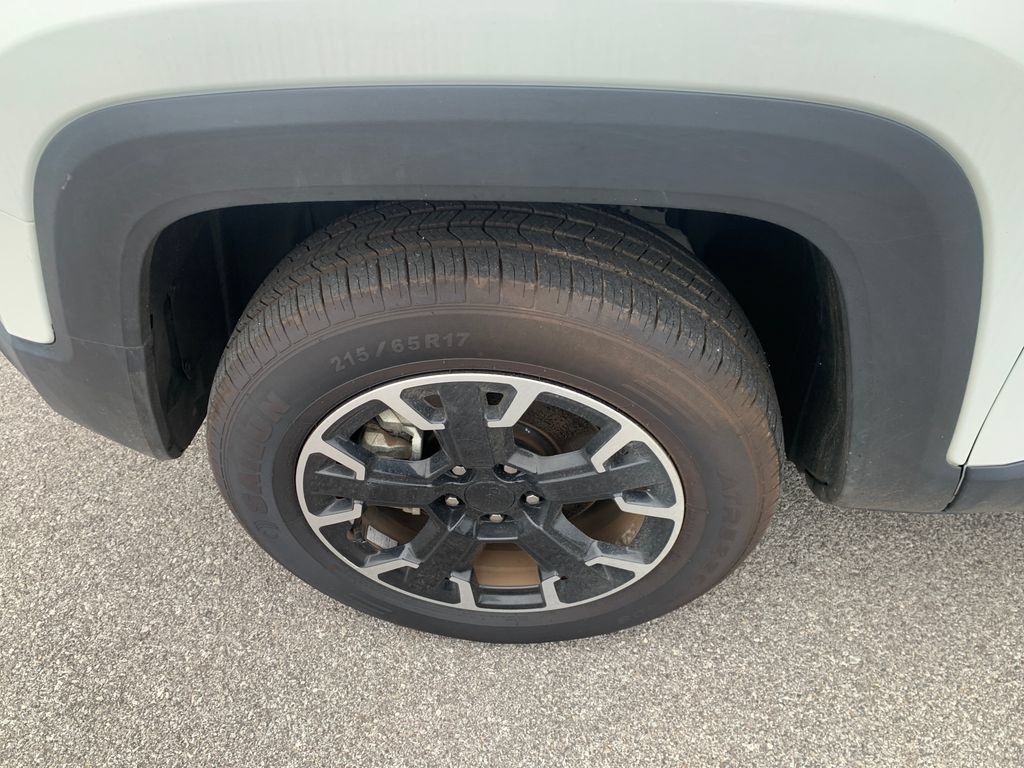 Used 2023 Jeep Renegade Latitude AWD/4WD image 2