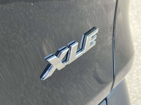 Used 2019 Toyota RAV4 XLE Premium w/ Cold Weather Package FWD image 10