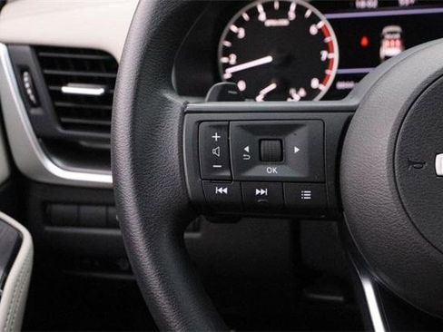 Certified 2024 Nissan Rogue SV image 39