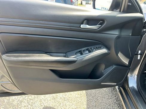 Used 2025 Nissan Altima 2.5 SV FWD image 11