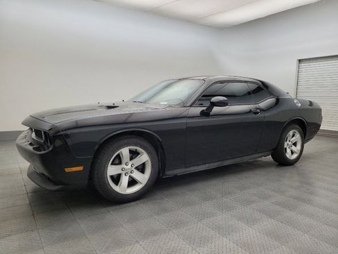 Used 2013 Dodge Challenger SXT image 2