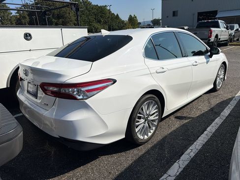 Used 2019 Toyota Camry XLE FWD image 9